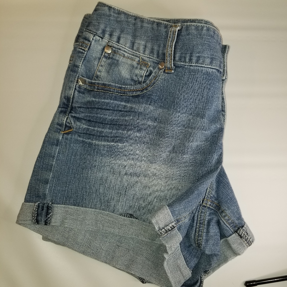 Express jean shorts - Picture 2 of 15